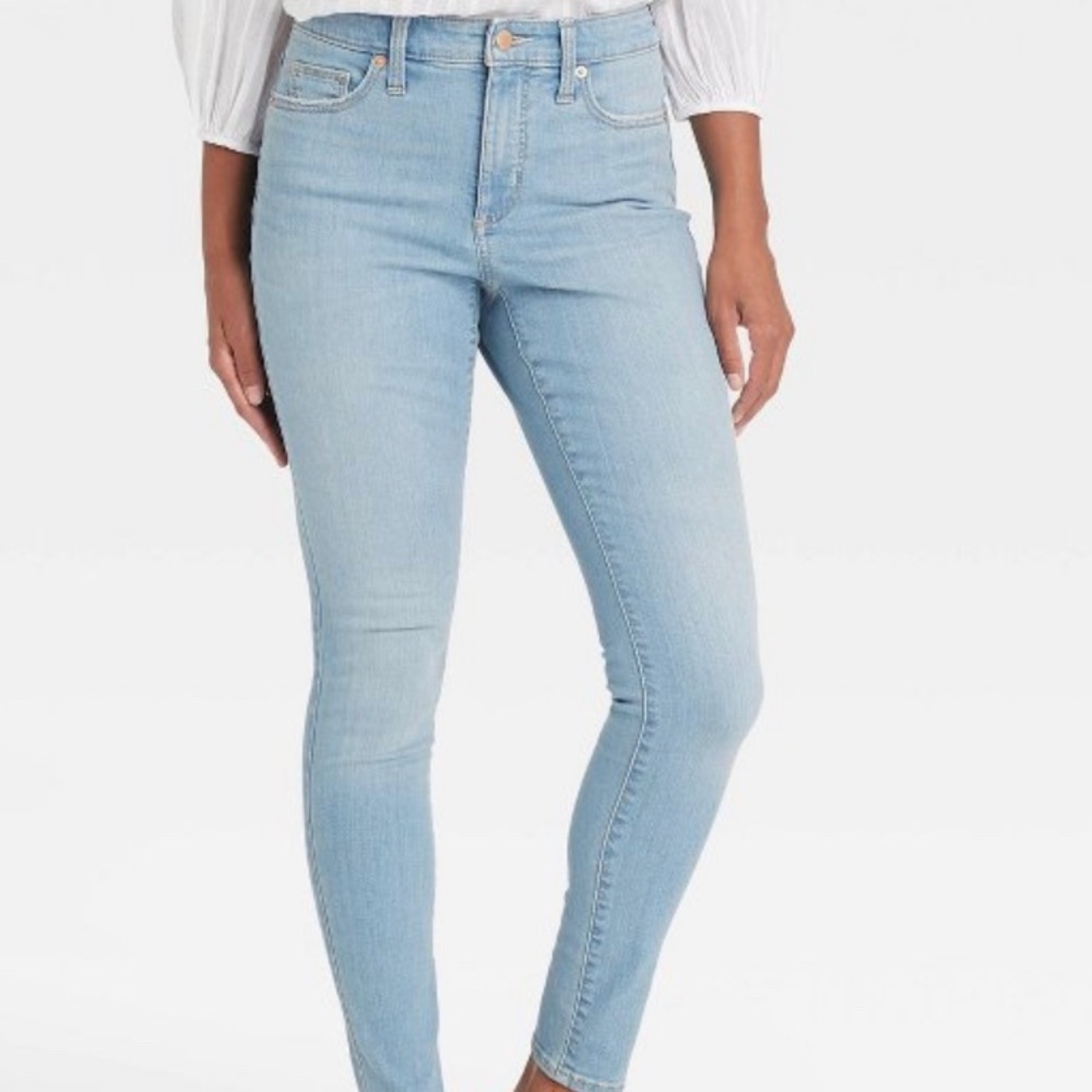 Women’s high rise skinny jeans- universal thread light wash size 4/27R